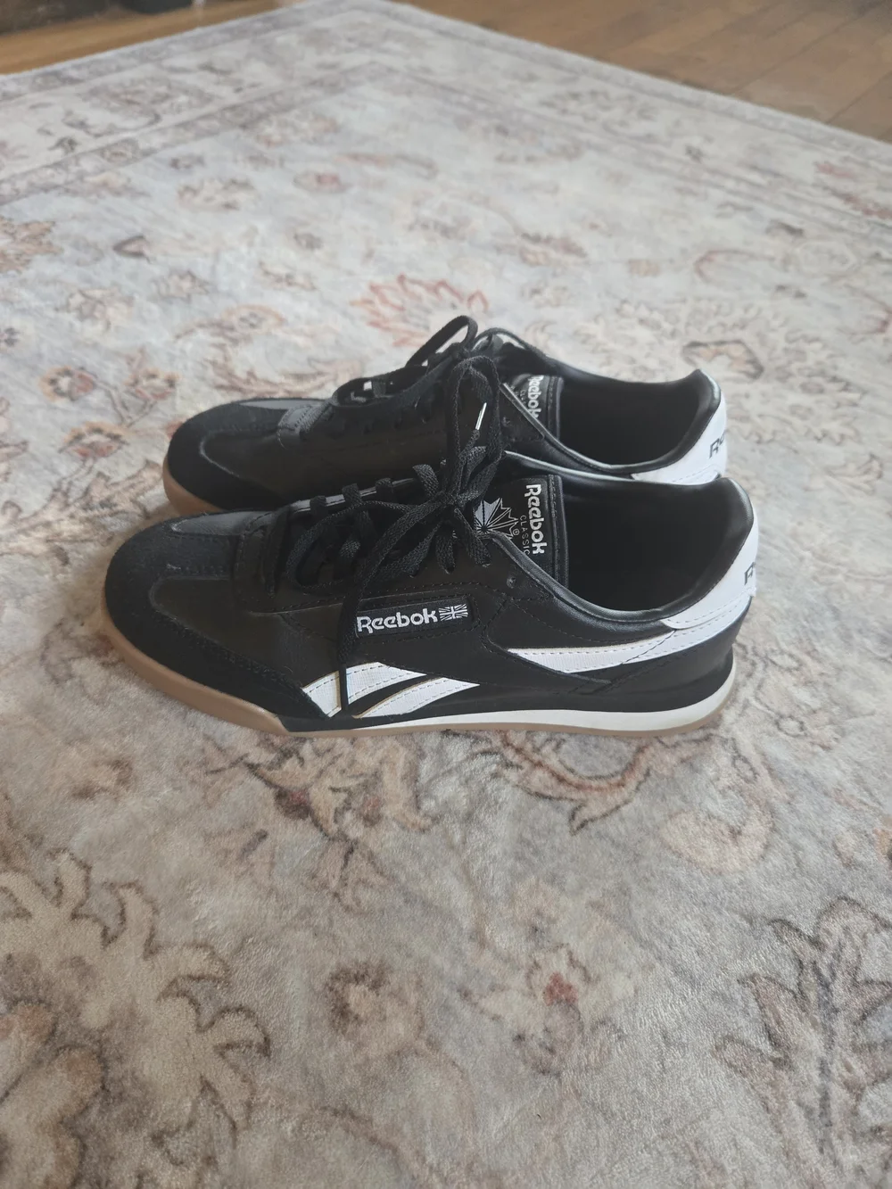 Reebok Campio XT Black and White Classic Sneakers, Mens 6.5 Or Womens Size 8